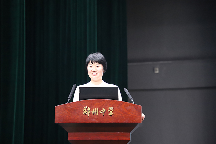 图片1：华东师范大学南亚研究中心主任姚远梅副教授主讲.jpg